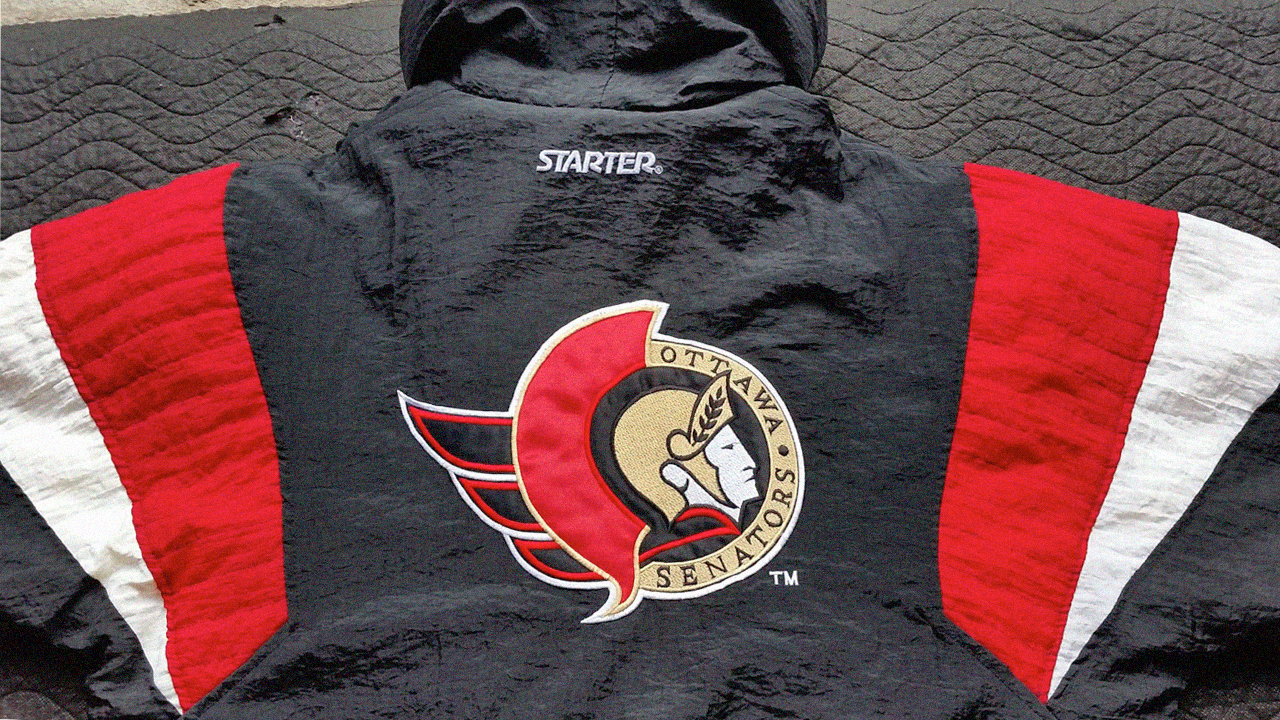 Vintage Starter jacket in pullover satin style with team logo